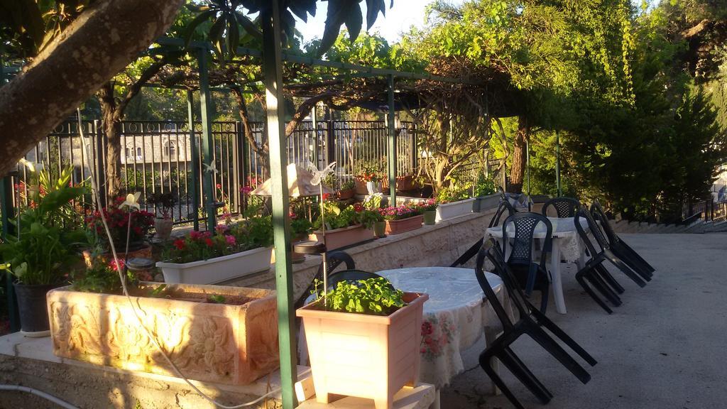 Rosary Sister Guest House Ein Karem Иерусалим Экстерьер фото