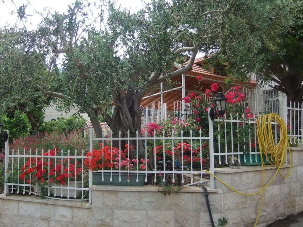 Rosary Sister Guest House Ein Karem Иерусалим Экстерьер фото
