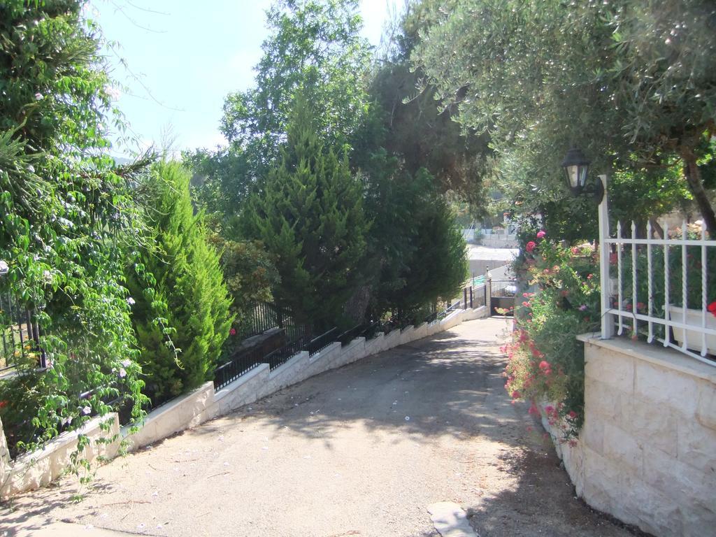 Rosary Sister Guest House Ein Karem Иерусалим Экстерьер фото